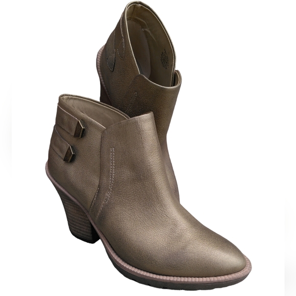 Kenneth Cole Reaction Size 9 Gold Metallic Distressed Kit-ty Ankle Boot - Picture 1 of 16